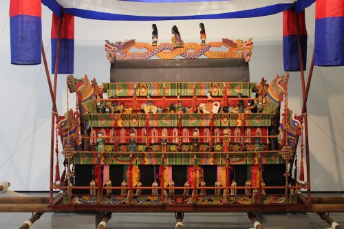A reconstructed funeral bier lined with funerary figurines
