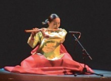 Park Sooyeon plays the daegeum