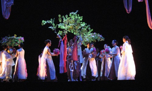 Danoje: springtime rites at the Bloomsbury, 13 June 2006