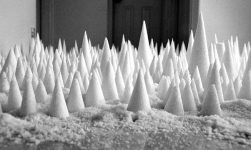 Kim Si-Yeon: House in Depression (Digital Print 2004, 80x120cm)