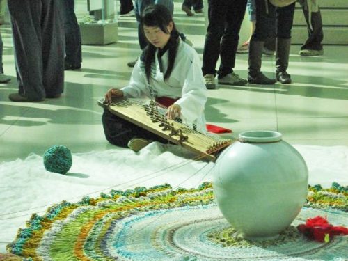 Gayageum and Moon Jar in the British Museum Great Court