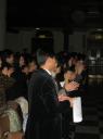 The audience claps time