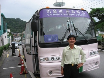 Kim Jeong-woong and his museum shuttle bus