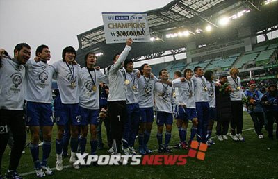 Suwon Bluewings celebrate