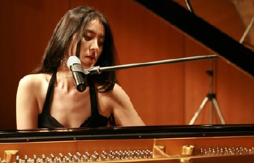 Younee_piano_banner