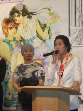 A manhwa artist with Stephanie Kim at the Manhwa 100 opening reception