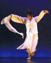 Yi Chuljin preforming Salp'uri ch'um