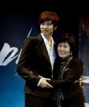 Won Bin and Kim Hye-ja Won Bin and Kim Hye-ja