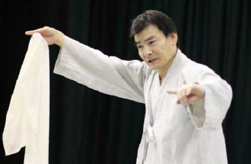 Yi Chul-jin photographed at Roehampton by Jo Seong-hee