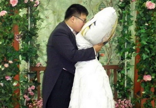 Man marries pillow