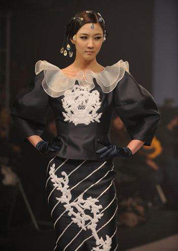 Lee Soo-kyung models Andre Kim in Beijing Lee Soo-kyung models Andre Kim in Beijing