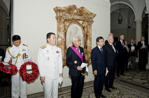 Ambassador Choo with the veterans in St Pauls crypt Ambassador Choo with the veterans in St Pauls crypt