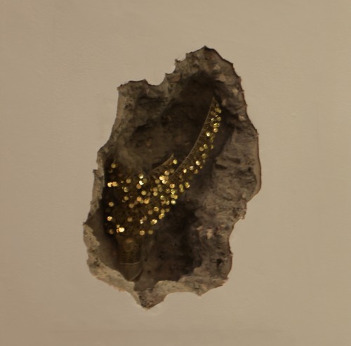 Hur Shan - gold Silla antlers in I-MYU installation Hur Shan - gold Silla antlers in I-MYU installation