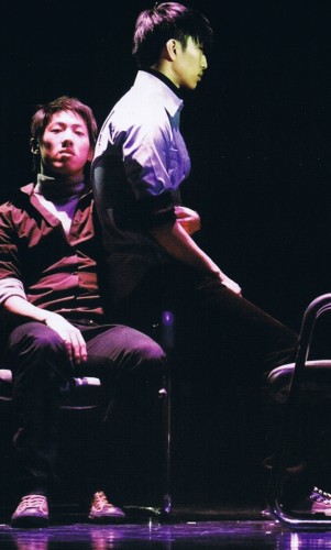 Lee In-soo and Ryu Jin-wook perform Modern Feeling