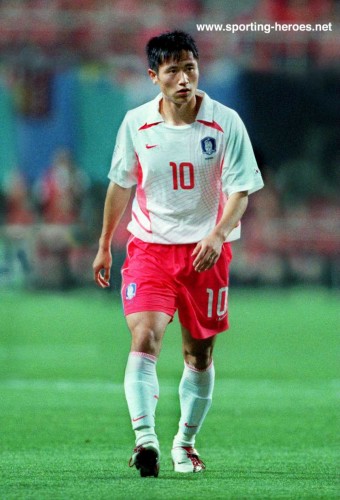 Lee Young-pyo in his number 10 shirt