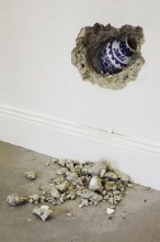 Hur Shan: Forgotten No 2 (2010). 160x450x30 cm. Concrete, plywood, timber, vase Hur Shan: Forgotten No 2 (2010). 160x450x30 cm. Concrete, plywood, timber, vase