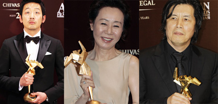 Ha Jung-woo (Best Actor), Youn Yuh-jung (Best Supporting Actress) and Lee Chang-dong (Best Director)