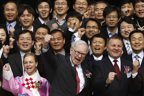Warren Buffet in Korea (photo: Wall Street Journal) Warren Buffet in Korea (photo: Wall Street Journal)