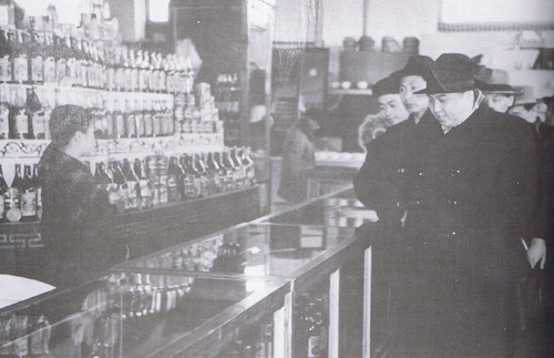 Kim Il-sung provides on-the-spot guidance to the Wonsong Department Store