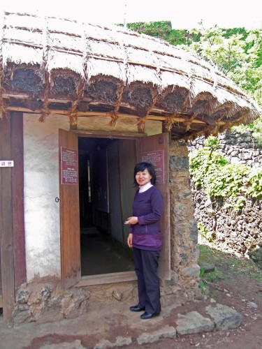 Ms Jeon Eun-ja, curator of the Lee Jung-seob museum