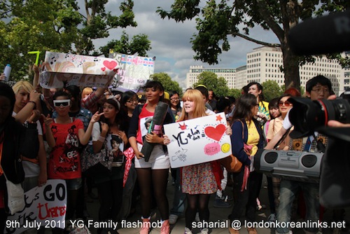 The flashmob moves to the South Bank near the London Eye