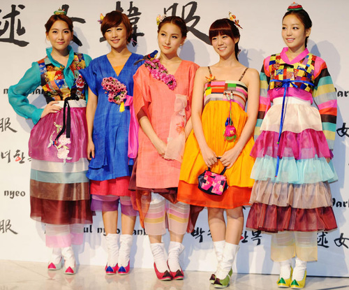 Kara in hanbok Kara in hanbok