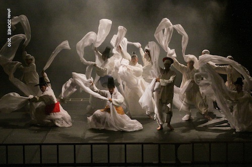The storm in the memorable opening scene: long sleeves represent the waves