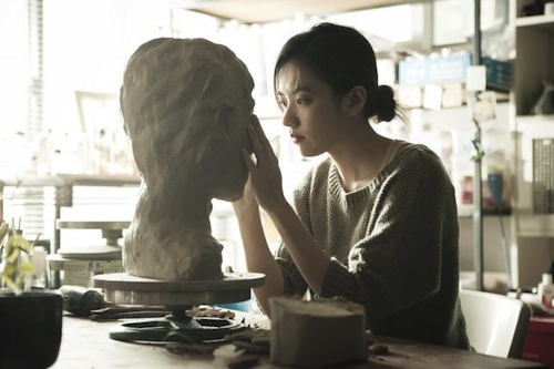 After quitting her job at the call centre, Jeong-hwa discovers a new talent