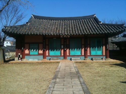 The Sungmudang administrative hall in the Chungryeolsa The Sungmudang administrative hall in the Chungryeolsa