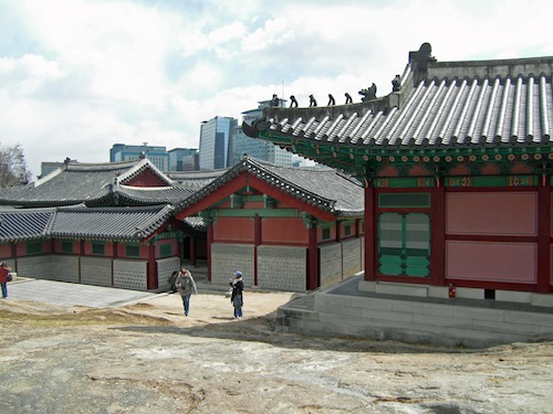 The picnic spot at the rear of the Gyeonghui Palace The picnic spot at the rear of the Gyeonghui Palace