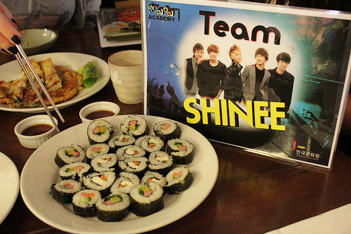 The team food-preparation competition: Team SHINee's Kimbap