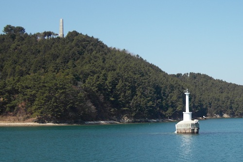 A turtle-ship lighthouse and a beacon on the hill above guard the entrance to Hansando harbour A turtle-ship lighthouse and a beacon on the hill above guard the entrance to Hansando harbour