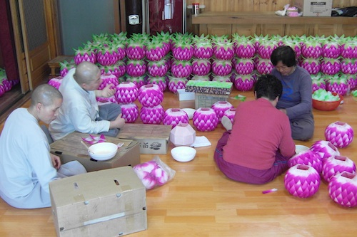 Making lanterns for Buddha's birthday at Anjeoksa, Sanjeong-gun Making lanterns for Buddha's birthday at Anjeoksa, Sanjeong-gun