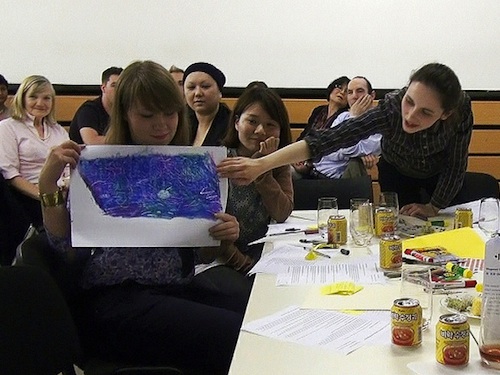 A group presents its creative response to Ra Hee-duk's poem