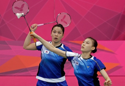  Jung Kyung-eun, left, and Kim Ha-na, one of the Korean pairs sent home