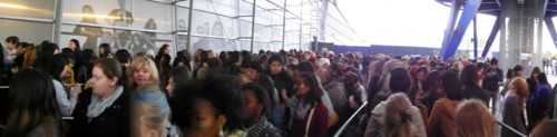 The queue for CNBLUE at the indigO2
