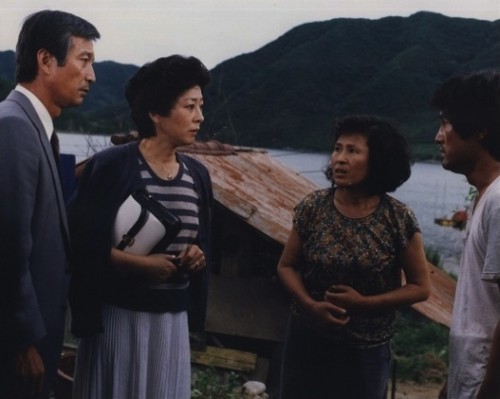 Separated parents meet their son in Gilsoddeum