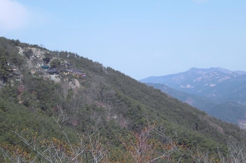 Beyond Jongchuiam Hermitage is Hwangmaesan Beyond Jongchuiam Hermitage is Hwangmaesan