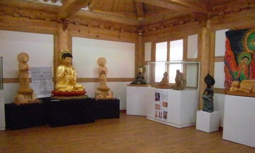 Inside the Park Chan-soo museum in Saengho-myeon Inside the Park Chan-soo museum in Saengho-myeon
