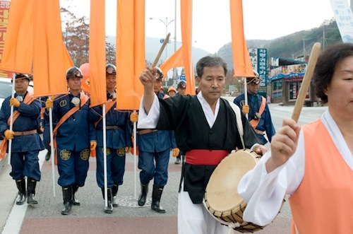 Youngin Hong: Miners' Orange, 2009