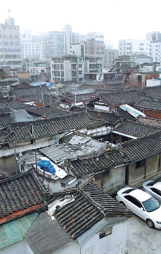 Aging hanoks in Chebu-dong, Jongno-gu 