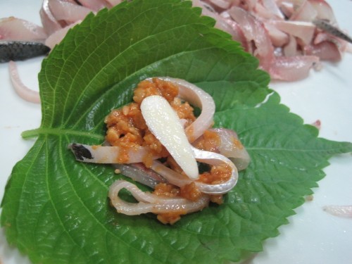 Raw fish wrapped in sisho leaf (들깨)