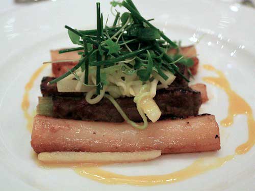 Secound course: Roasted rice cake with beef, wild mushroom and soy sauce (photo: KCCUK)