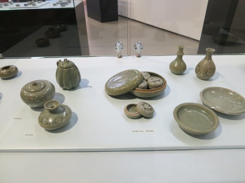 Goryeo dynasty oil jars and powder cases