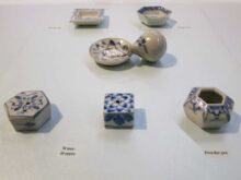 Joseon dynasty powder cases and water droppers