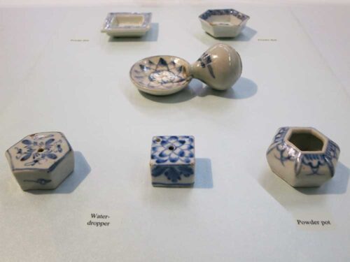 Joseon dynasty powder cases and water droppers