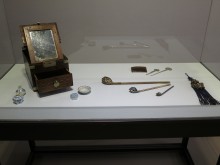 A Joseon dynasty dressing table