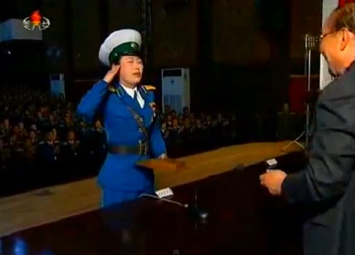 Traffic Warden receiving award