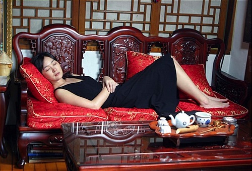 Lee Seung-Yeon inside Gahoe-dong 31-79 in a scene from Kim Ki-duk's 3-Iron