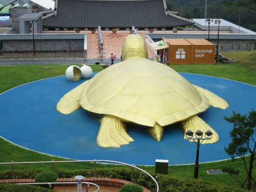 A giant turtle in the centre of the Expo precincts